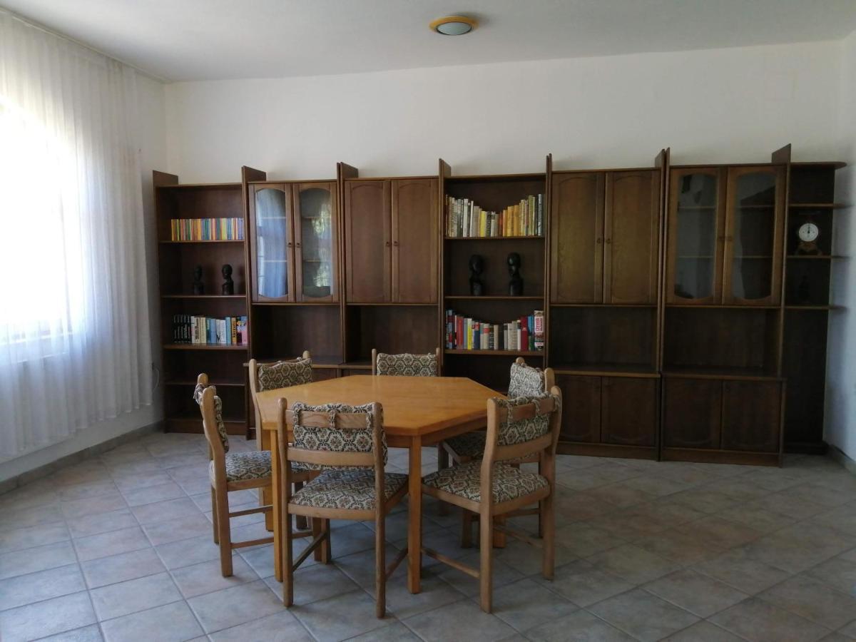 Gesztenye Vendeghaz Ságvár Buitenkant foto
