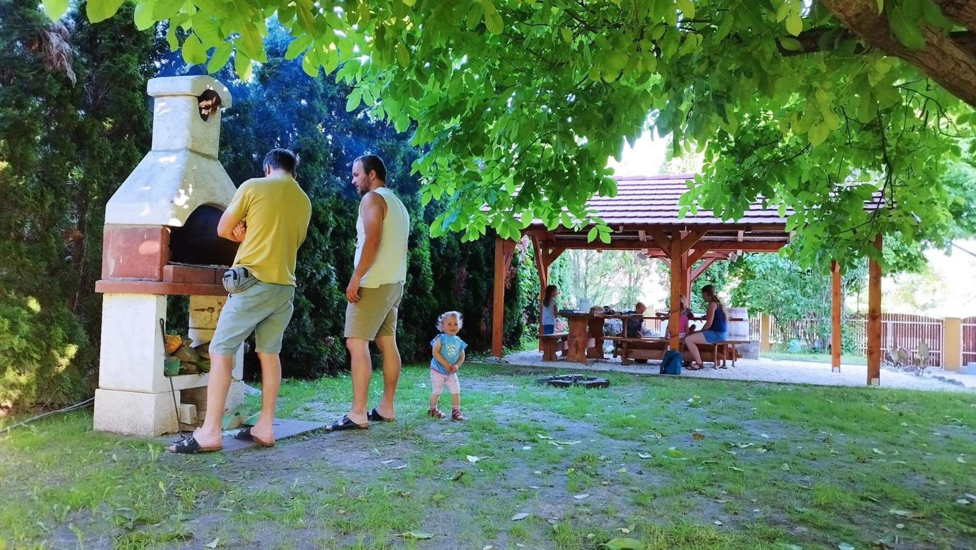 Gesztenye Vendeghaz Ságvár Buitenkant foto